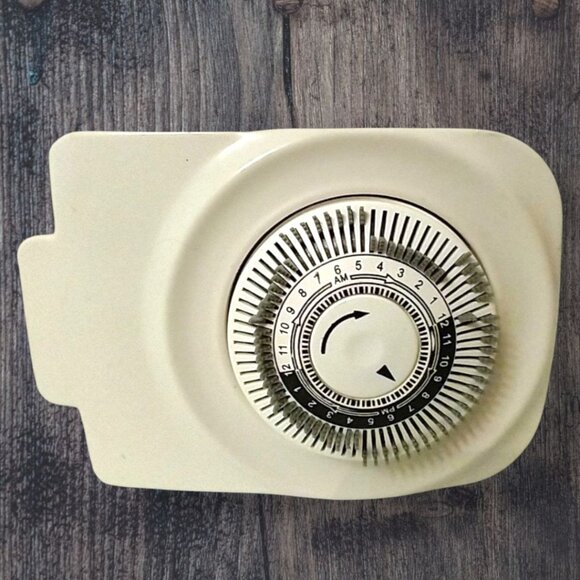 Intertek 24 Hour Mechanical Lamp Timer - Picture 5 of 7